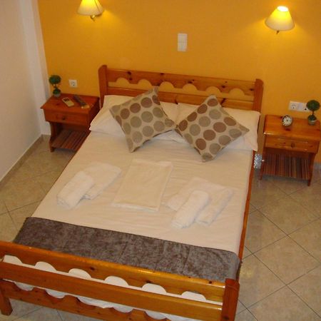 Boussetil Rooms Capanmat Tinos Exterior foto