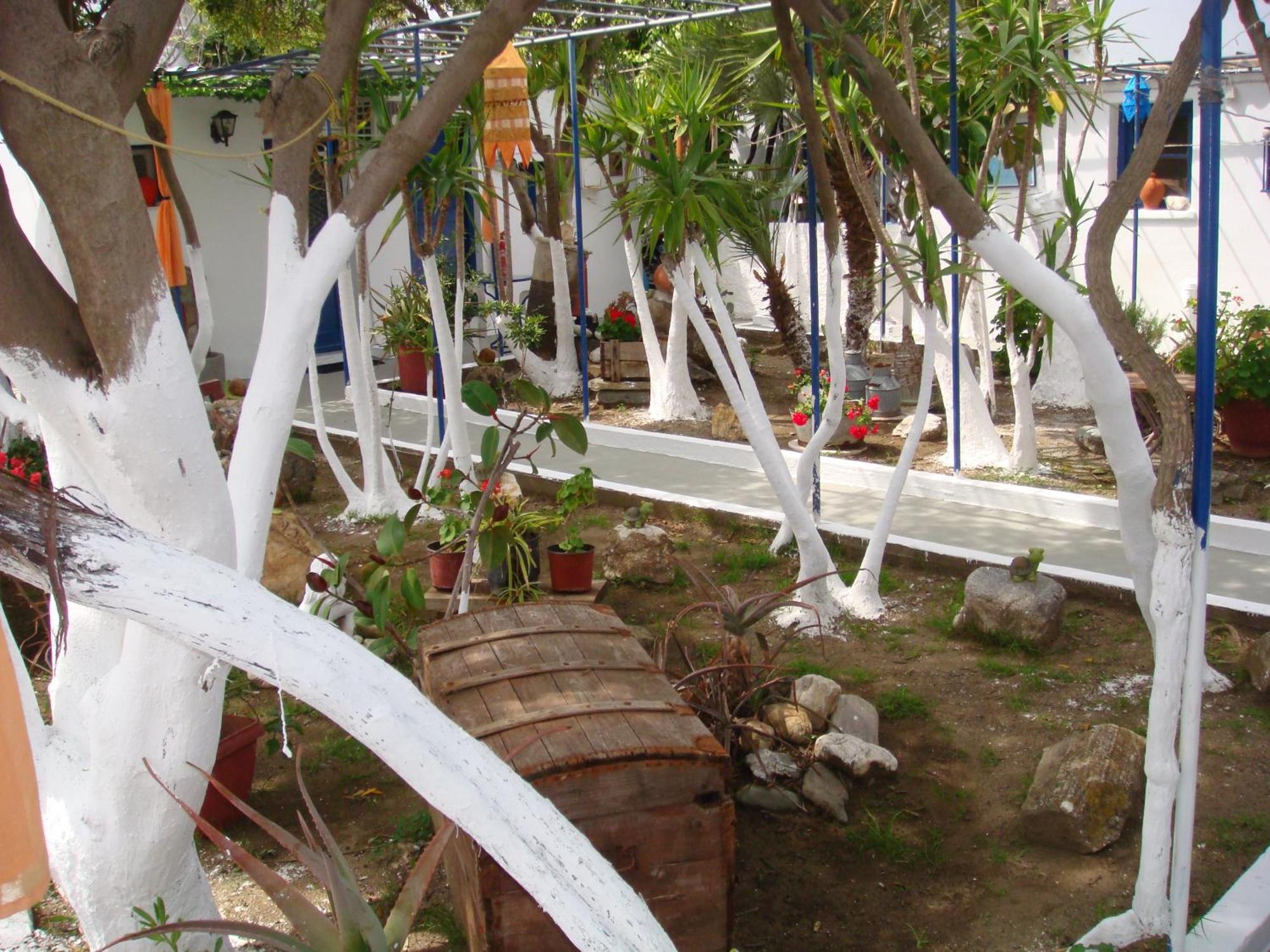 Boussetil Rooms Capanmat Tinos Exterior foto