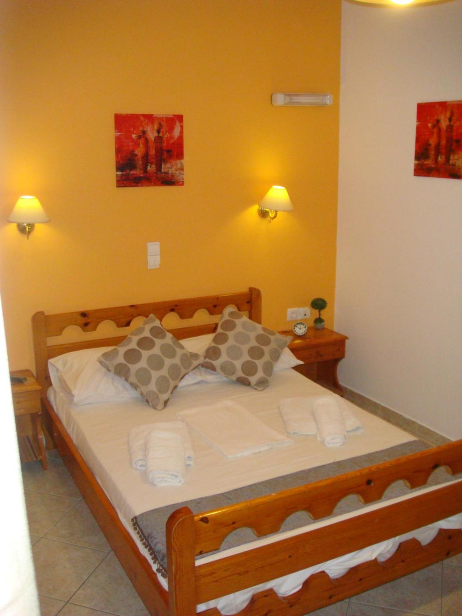 Boussetil Rooms Capanmat Tinos Exterior foto