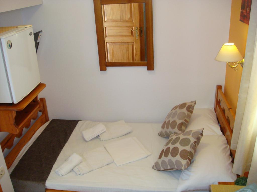 Boussetil Rooms Capanmat Tinos Exterior foto
