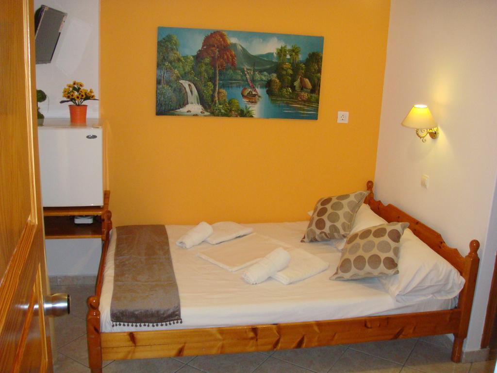 Boussetil Rooms Capanmat Tinos Exterior foto