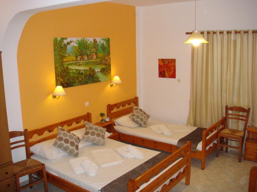Boussetil Rooms Capanmat Tinos Exterior foto