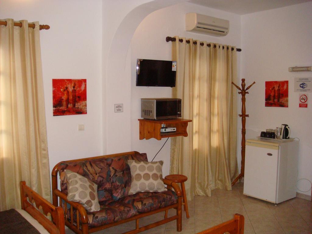 Boussetil Rooms Capanmat Tinos Exterior foto