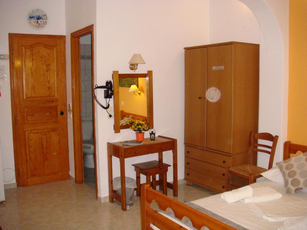Boussetil Rooms Capanmat Tinos Exterior foto