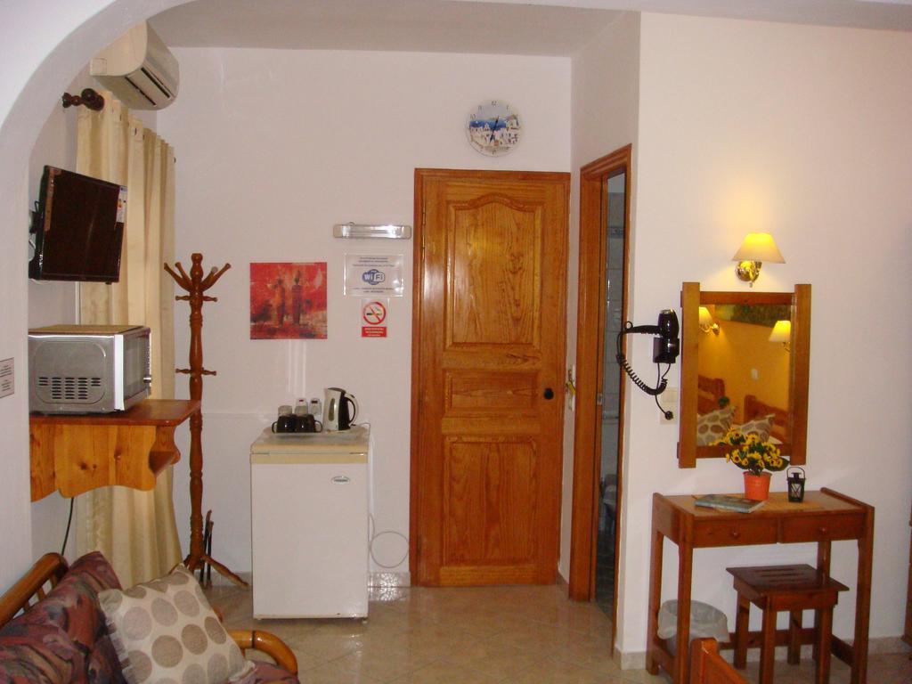 Boussetil Rooms Capanmat Tinos Exterior foto