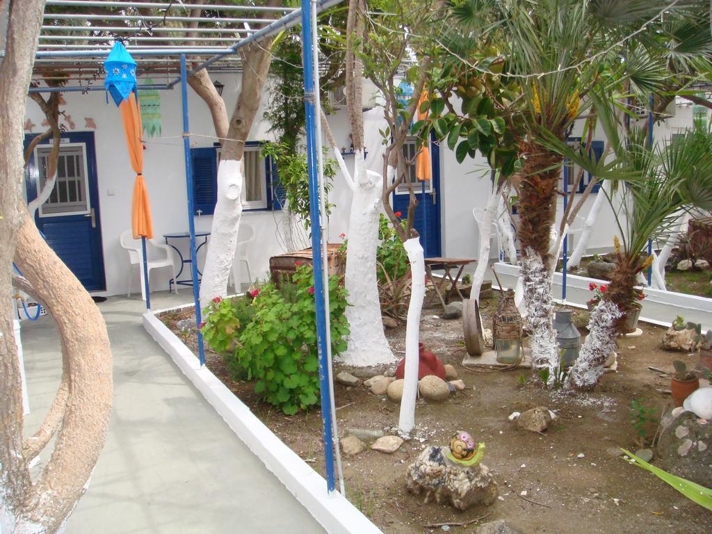 Boussetil Rooms Capanmat Tinos Exterior foto