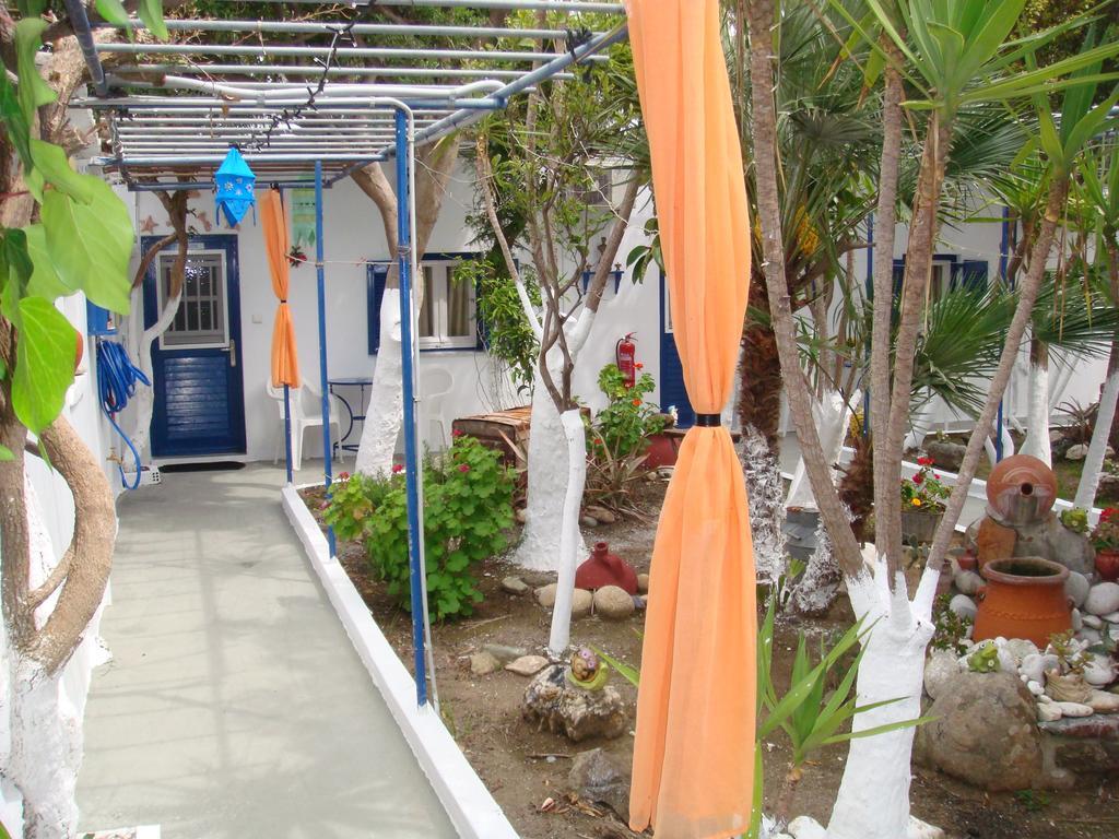 Boussetil Rooms Capanmat Tinos Exterior foto
