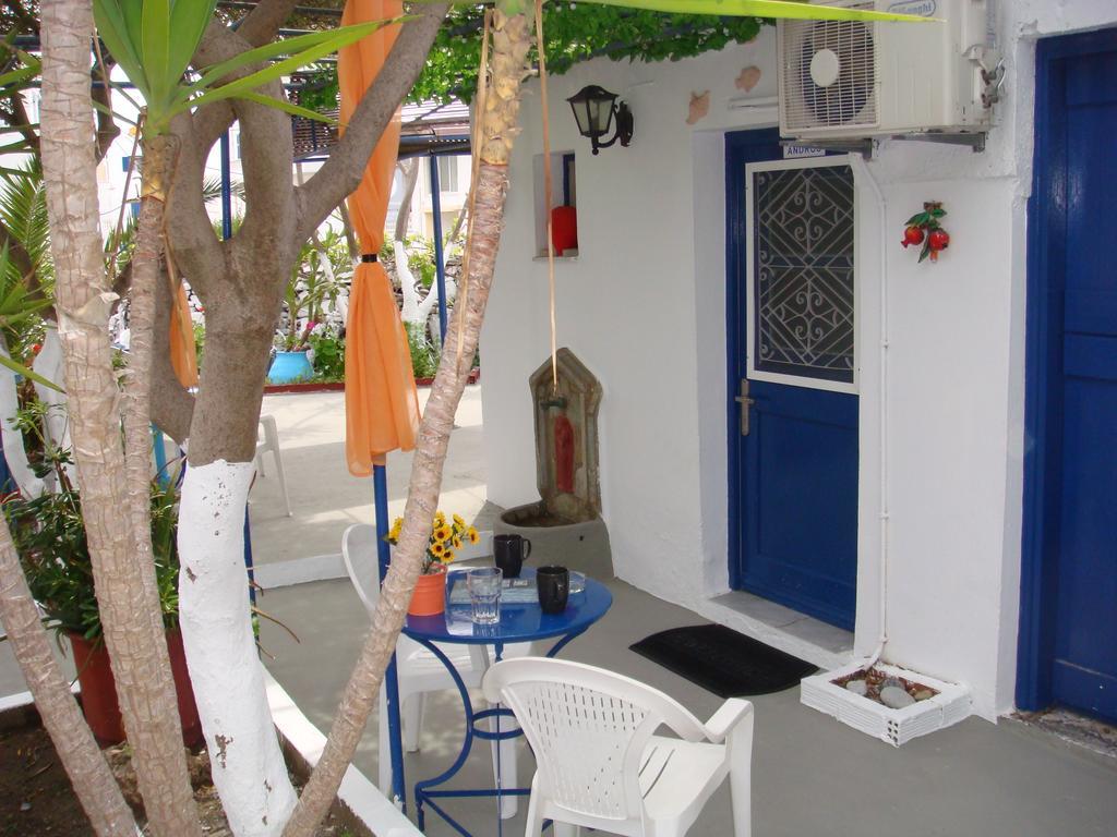 Boussetil Rooms Capanmat Tinos Exterior foto