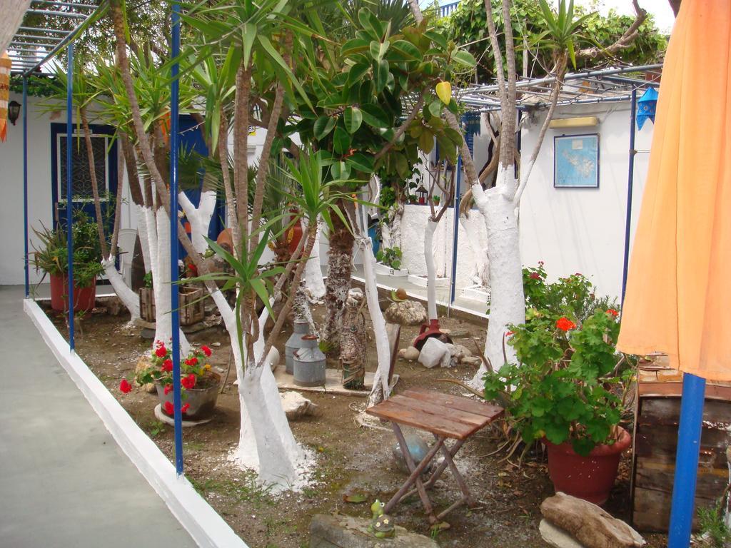 Boussetil Rooms Capanmat Tinos Exterior foto