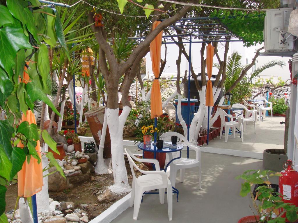 Boussetil Rooms Capanmat Tinos Exterior foto