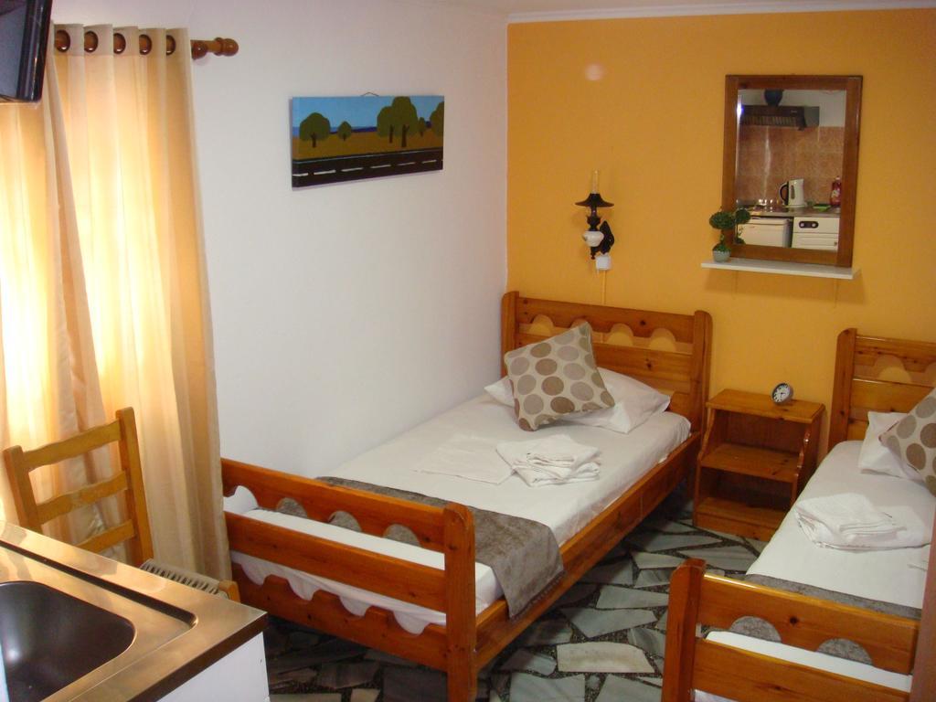 Boussetil Rooms Capanmat Tinos Exterior foto