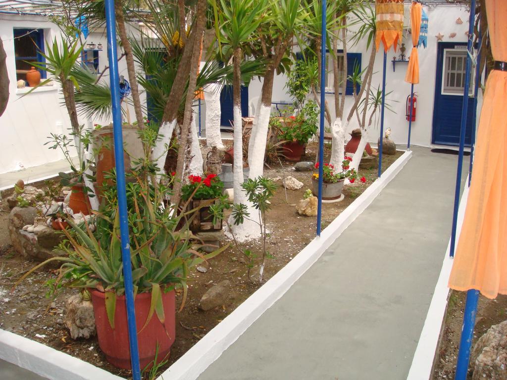 Boussetil Rooms Capanmat Tinos Exterior foto