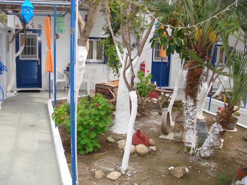 Boussetil Rooms Capanmat Tinos Exterior foto